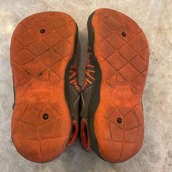 OshKosh Bigosh Kids Shoes - Size 10 - Picture 3 of 3